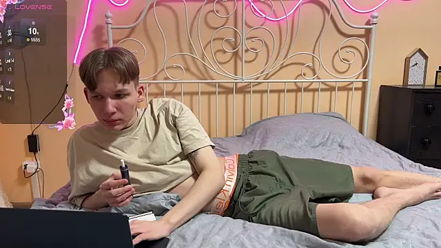 gay boyss online show from March 2025 06:15:02 PM