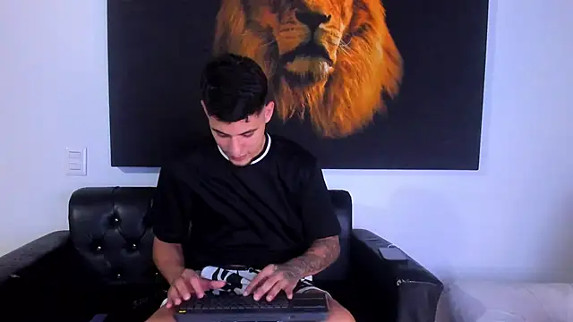 Snapshot of kyle_smithxx chatting on December 2024 12:52:02 AM kyle smithxx online show from December 2024 12:52:02 AM