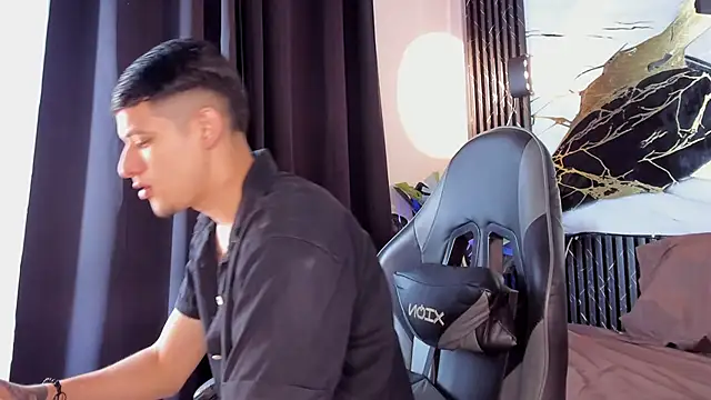 Snapshot of kyle_smithxx chatting on December 2025 10:26:01 PM kyle smithxx online show from December 2025 10:26:01 PM