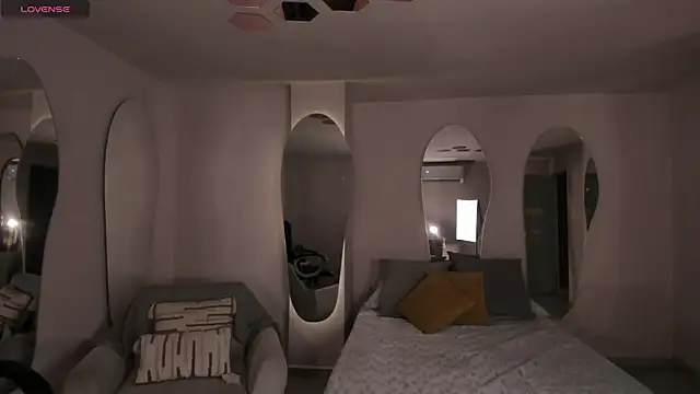 DolcieElliot online show from February 2025 12:00:02 PM