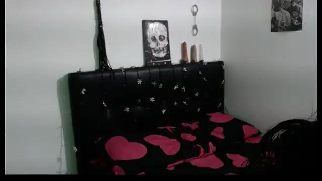 Snapshot of Bonnie-Clark chatting on April 2026 06:32:01 AM Bonnie-Clark online show from April 2026 06:32:01 AM