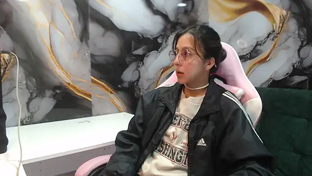 Snapshot of ling_ling24 chatting on October 2025 03:40:02 AM ling ling24 online show from October 2025 03:40:02 AM