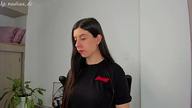 Nadiaa  online show from February 2025 02:56:01 AM