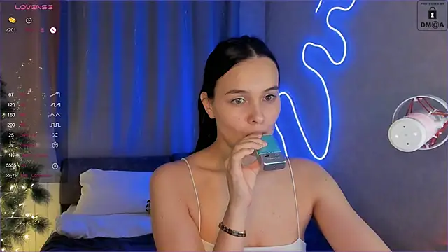 Snapshot of _Sweetie_ chatting on December 2024 04:17:01 PM Sweetie online show from December 2024 04:17:01 PM