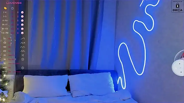 Snapshot of _Sweetie_ chatting on December 2024 02:01:02 PM Sweetie online show from December 2024 02:01:02 PM