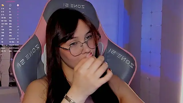 Snapshot of _Sweetie_ chatting on March 2026 01:45:01 PM Sweetie online show from March 2026 01:45:01 PM