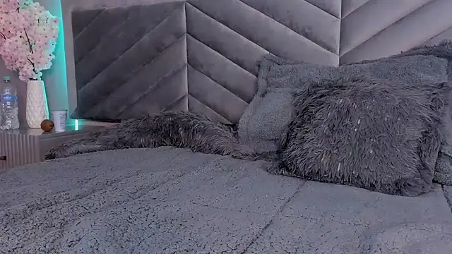 Snapshot of Ary_thompson__ chatting on December 2024 11:18:02 PM Ary thompson online show from December 2024 11:18:02 PM