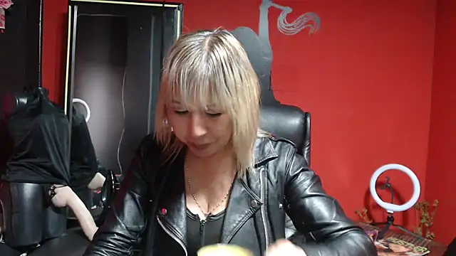 KLOE PIELL online show from December 2025 09:20:02 PM