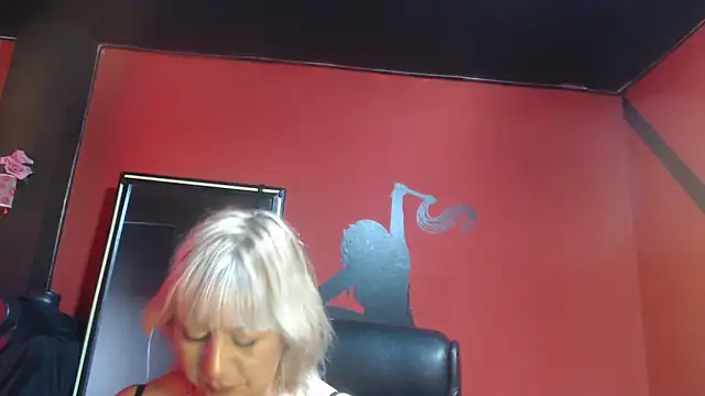 KLOE PIELL online show from December 2025 08:03:02 PM