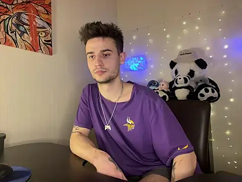 Snapshot of Mike_severi2 chatting on February 2025 01:24:01 PM Mike severi2 online show from February 2025 01:24:01 PM