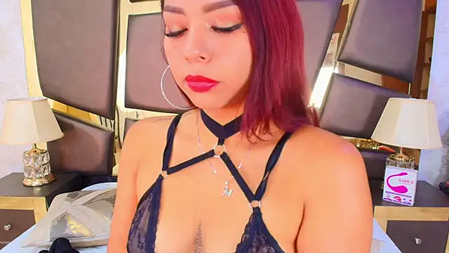 Snapshot of BellahColucci chatting on December 2024 08:04:01 PM BellahColucci online show from December 2024 08:04:01 PM