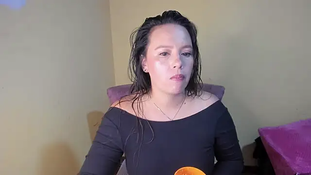 lauraguzman online show from April 2026 03:18:01 AM