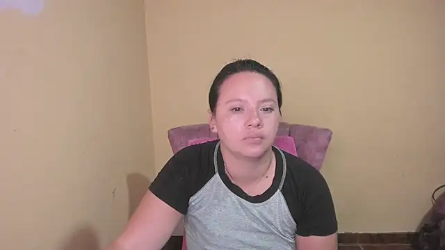 Snapshot of lauraguzman chatting on July 2026 03:55:01 AM lauraguzman online show from July 2026 03:55:01 AM