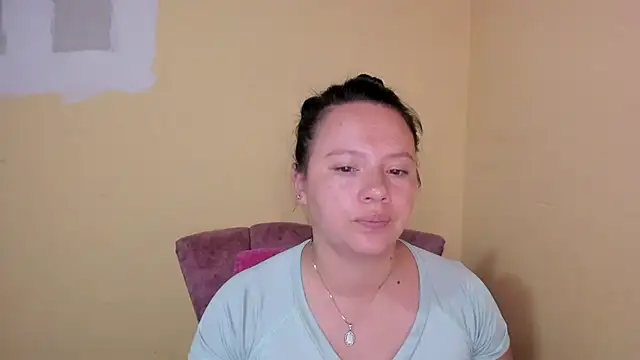 Snapshot of lauraguzman chatting on July 2026 04:16:01 AM lauraguzman online show from July 2026 04:16:01 AM