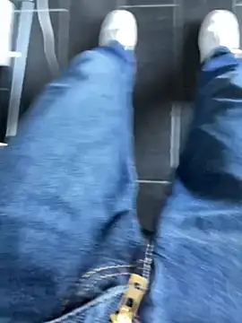 Snapshot of tomlolala chatting on October 2025 09:40:01 AM tomlolala online show from October 2025 09:40:01 AM