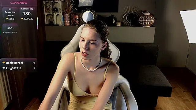 AyreenMoore online show from September 2025 04:29:02 PM