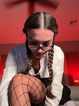 Snapshot of TinyMimi chatting on October 2025 01:00:02 AM TinyMimi online show from October 2025 01:00:02 AM