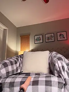 Snapshot of TinyMimi chatting on November 2025 12:52:02 AM TinyMimi online show from November 2025 12:52:02 AM