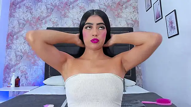 Snapshot of Mia-Monroe chatting on January 2025 07:39:01 PM Mia-Monroe online show from January 2025 07:39:01 PM