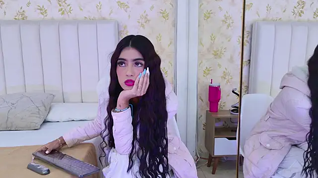 Snapshot of Mia-Monroe chatting on September 2025 07:37:01 PM Mia-Monroe online show from September 2025 07:37:01 PM