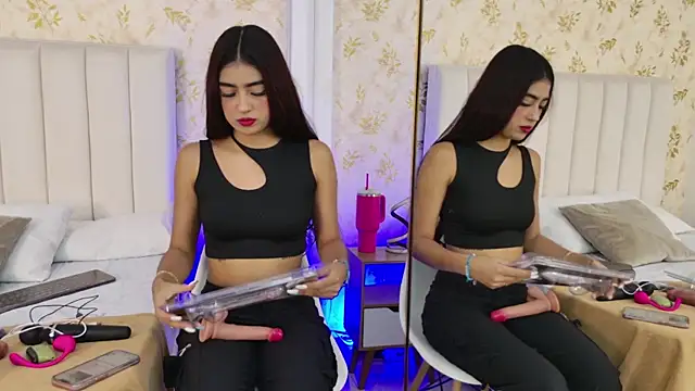 Snapshot of Mia-Monroe chatting on September 2025 07:52:01 PM Mia-Monroe online show from September 2025 07:52:01 PM