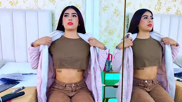 Snapshot of Mia-Monroe chatting on October 2025 07:57:02 PM Mia-Monroe online show from October 2025 07:57:02 PM