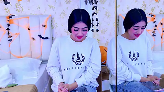 Snapshot of Mia-Monroe chatting on October 2025 03:07:02 AM Mia-Monroe online show from October 2025 03:07:02 AM