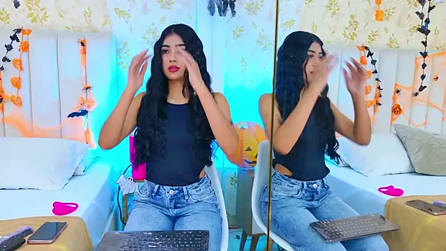 Snapshot of Mia-Monroe chatting on November 2025 07:49:02 PM Mia-Monroe online show from November 2025 07:49:02 PM