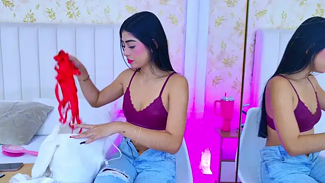 Snapshot of Mia-Monroe chatting on November 2025 07:24:01 PM Mia-Monroe online show from November 2025 07:24:01 PM