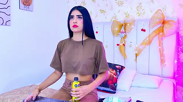 Snapshot of Mia-Monroe chatting on December 2025 07:41:01 PM Mia-Monroe online show from December 2025 07:41:01 PM