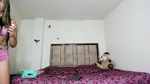 Snapshot of alanaanddaphne chatting on November 2025 03:55:01 PM alanaanddaphne online show from November 2025 03:55:01 PM