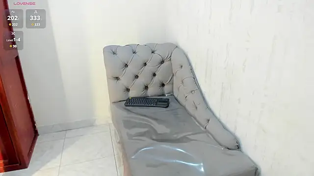 Snapshot of sky_swette chatting on January 2025 03:04:02 AM sky swette online show from January 2025 03:04:02 AM