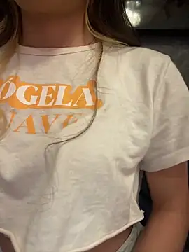 Snapshot of AbyThompson chatting on February 2025 05:01:02 PM AbyThompson online show from February 2025 05:01:02 PM