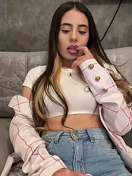 Snapshot of AbyThompson chatting on February 2025 06:23:02 PM AbyThompson online show from February 2025 06:23:02 PM