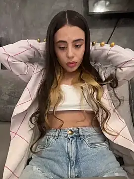 Snapshot of AbyThompson chatting on March 2025 02:10:02 AM AbyThompson online show from March 2025 02:10:02 AM