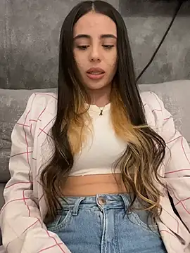 Snapshot of AbyThompson chatting on March 2025 06:38:02 AM AbyThompson online show from March 2025 06:38:02 AM