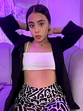 Snapshot of AbyThompson chatting on October 2025 12:14:01 PM AbyThompson online show from October 2025 12:14:01 PM