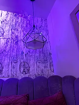 Snapshot of AbyThompson chatting on December 2025 04:35:01 PM AbyThompson online show from December 2025 04:35:01 PM