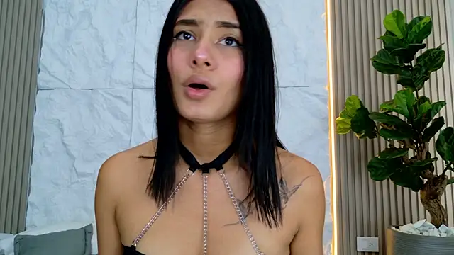 Snapshot of LaurenRodriiguez chatting on June 2026 12:44:02 PM LaurenRodriiguez online show from June 2026 12:44:02 PM