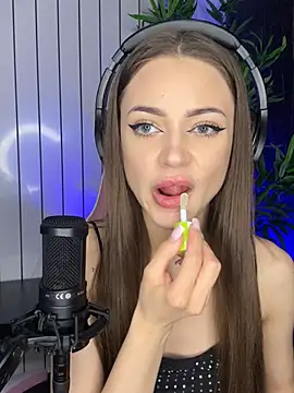 AlyseReuse online show from March 2025 11:48:01 PM