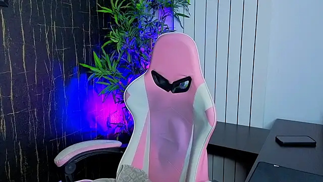 AlyseReuse online show from October 2025 07:11:01 PM