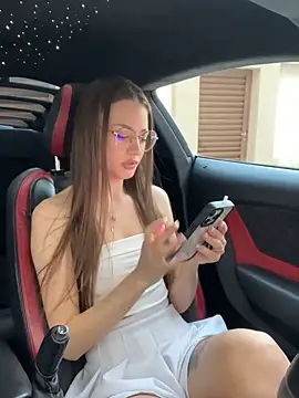 AlyseReuse online show from October 2025 03:13:01 PM