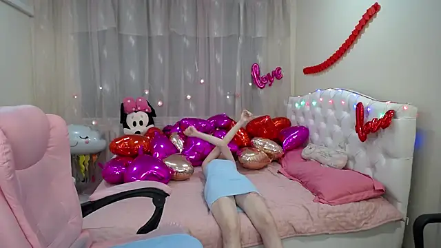 Snapshot of NikaStark_ chatting on January 2025 01:43:02 AM NikaStark online show from January 2025 01:43:02 AM