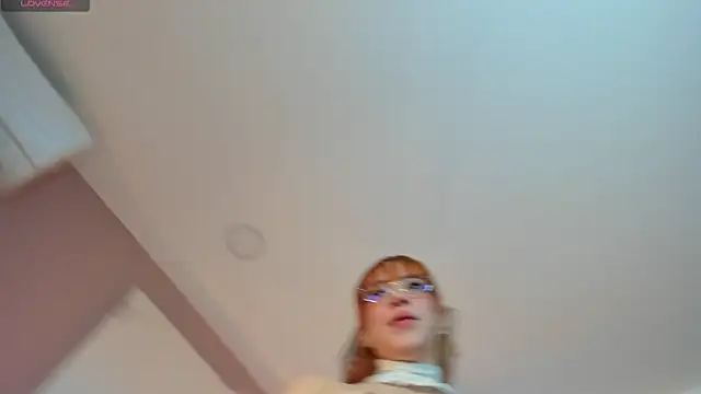 Snapshot of sweeet_peach chatting on January 2025 12:01:01 AM sweeet peach online show from January 2025 12:01:01 AM