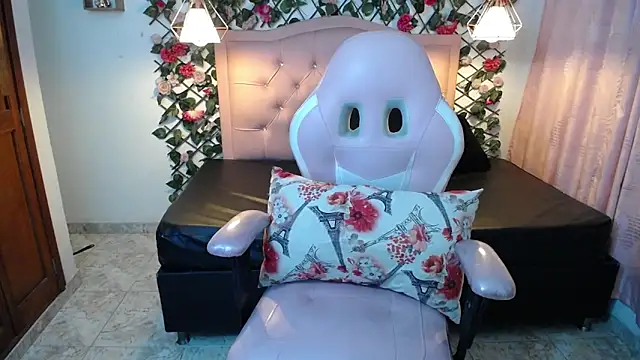 Snapshot of LucyCute_1 chatting on February 2026 01:59:01 PM LucyCute 1 online show from February 2026 01:59:01 PM