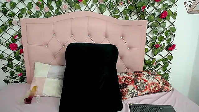 Snapshot of LucyCute_1 chatting on July 2026 03:39:01 PM LucyCute 1 online show from July 2026 03:39:01 PM