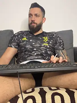 Snapshot of LoveIsBlind_ chatting on November 2025 10:11:02 PM LoveIsBlind online show from November 2025 10:11:02 PM