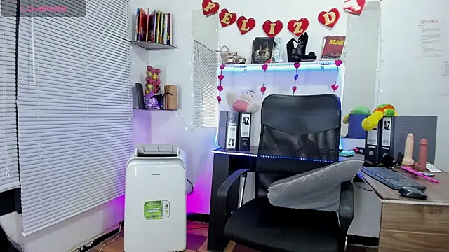 MIAUTENA online show from February 2025 12:43:01 AM