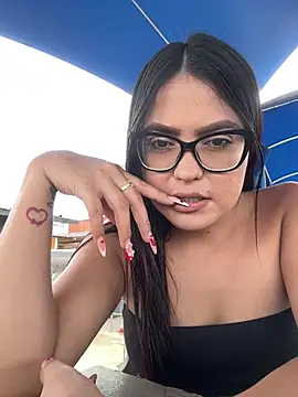 Snapshot of Karla-sexy01 chatting on February 2025 06:01:02 PM Karla-sexy01 online show from February 2025 06:01:02 PM