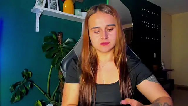 Snapshot of evy_orange1 chatting on June 2026 01:30:02 AM evy orange1 online show from June 2026 01:30:02 AM
